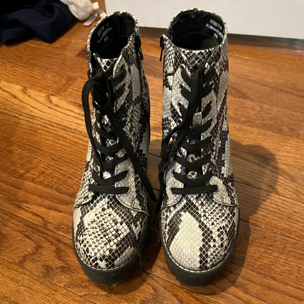 Women's Snakeskin Lace-Up Boots